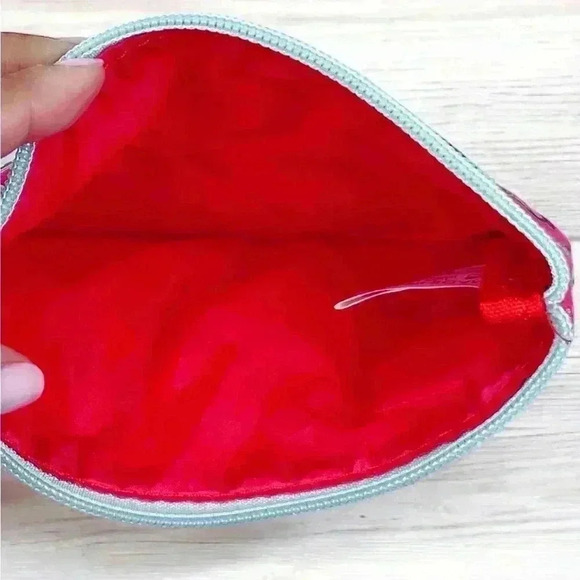 Martha’s Vineyard Coral Blue Mermaid Wristlet Cosmetic Accessory Bag - Picture 3 of 9